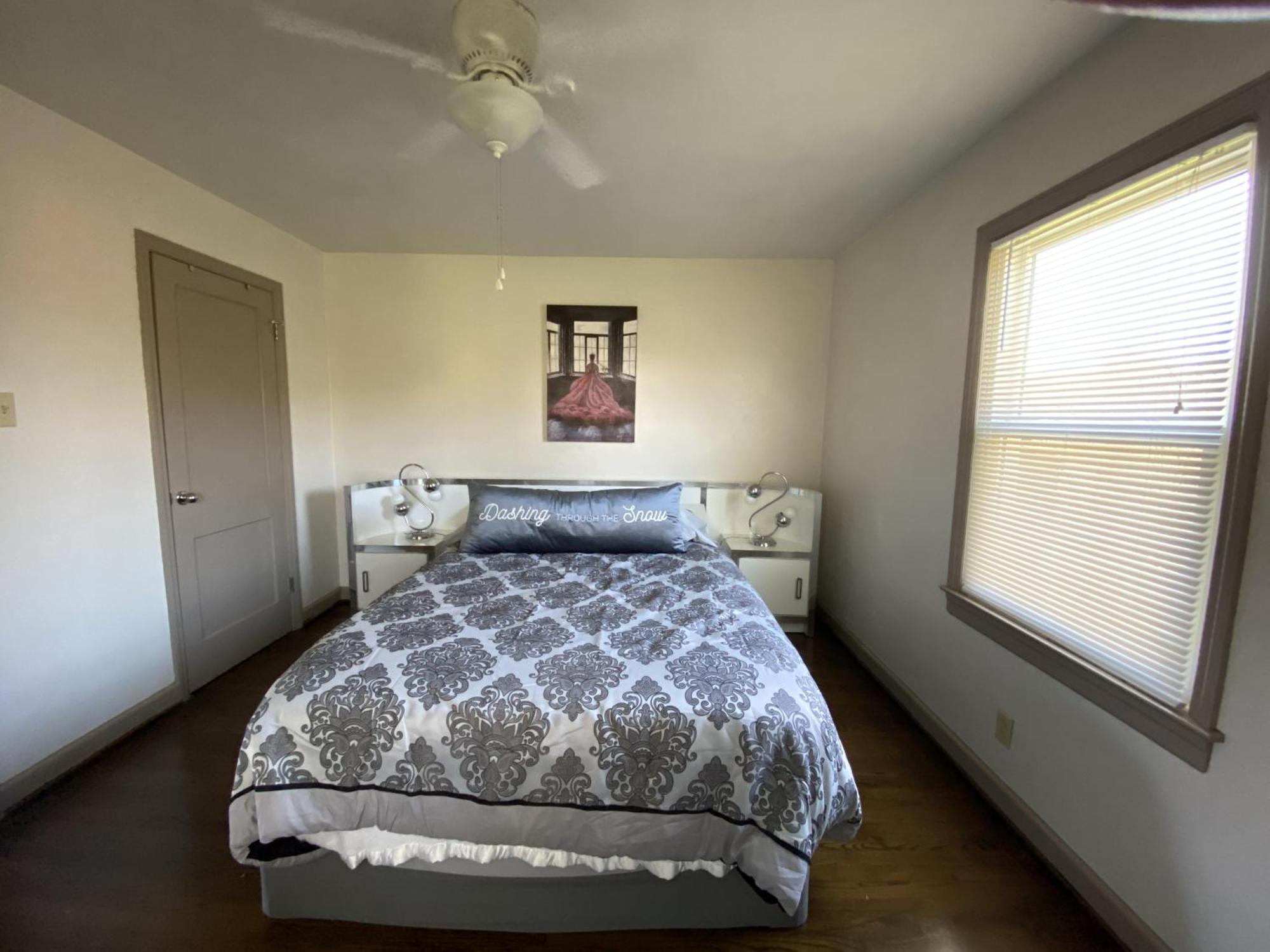 Shirley'S Bed And Breakfast Roanoke Room photo