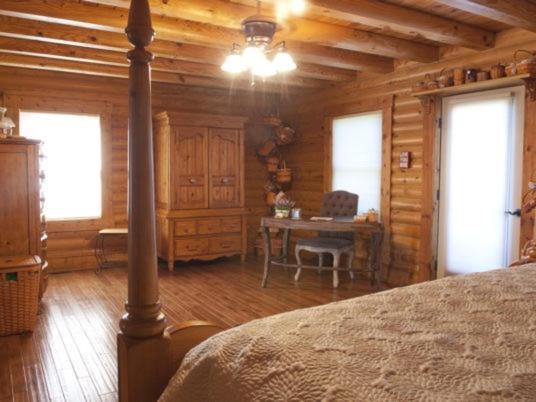 Shirley'S Bed And Breakfast Roanoke Room photo