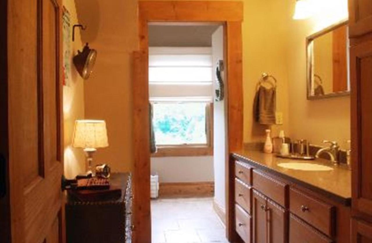 Shirley'S Bed And Breakfast Roanoke Exterior photo
